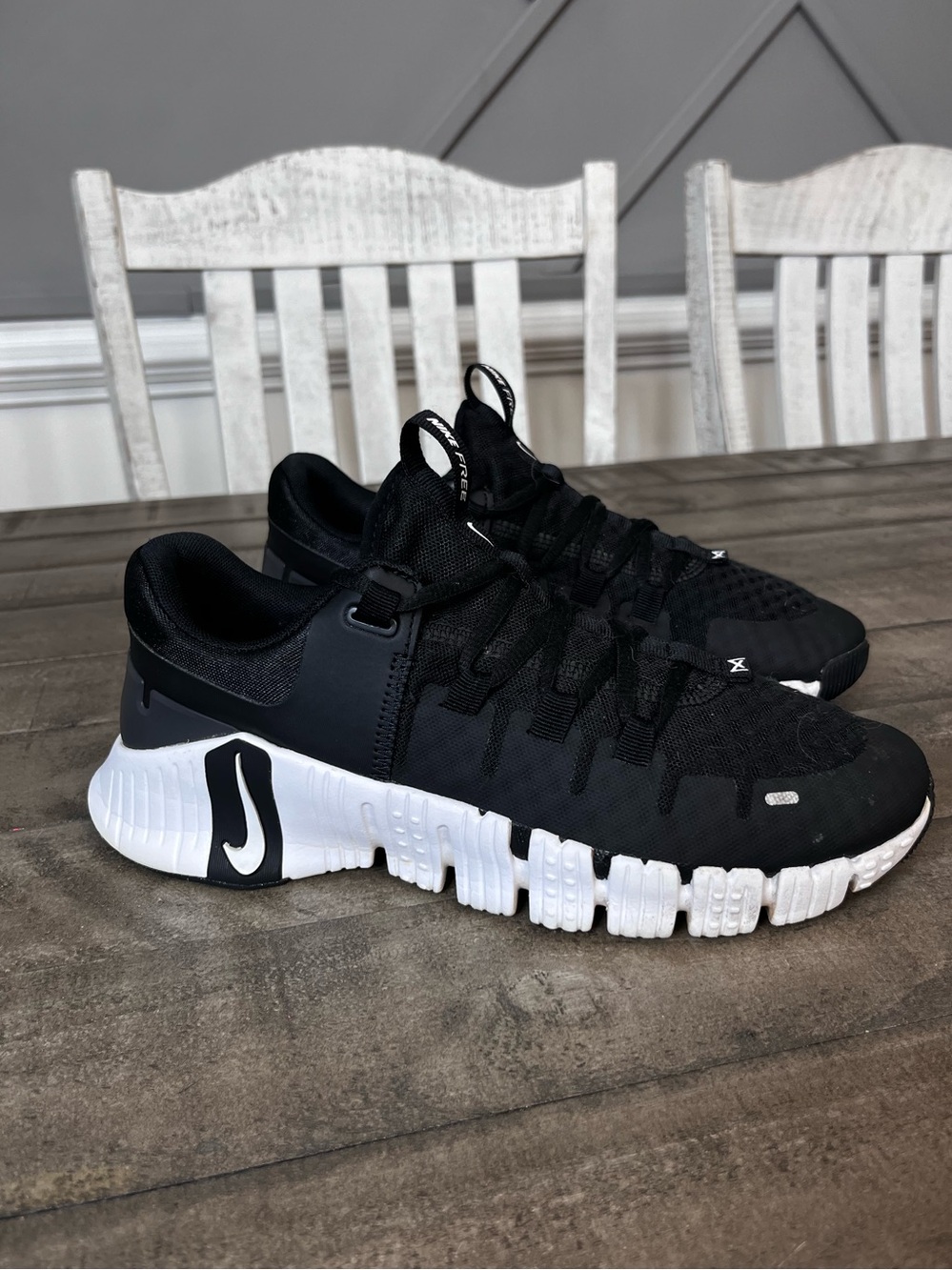 Nike Free Metcon 5 Black
White Athletic Running Shoes Sneakers Womens Size 9